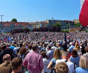 Manifestacja 4 czerwca na placu Solidarności w Szczecinie