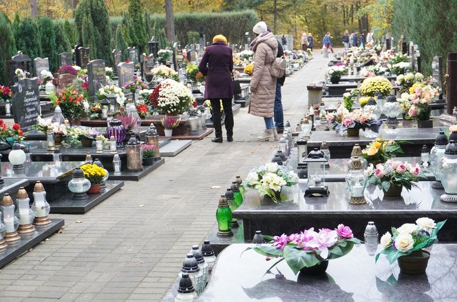 Tłumy na cmentarzu na Miłostowie