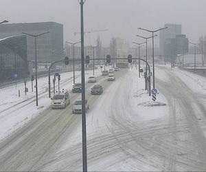 Zima nie odpuszcza. Trudne warunki na łódzkich drogach