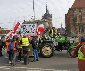 Protest rolników w Pomorskiem. Blokady na drogach krajowych i w centrum Gdańska [GALERIA]