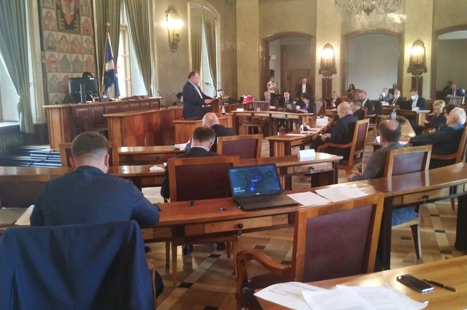 Debata o nowym układzie drogowym na sesji Rady Miasta Krakowa. Urzędnicy proszą o czas na wryfikację zmian