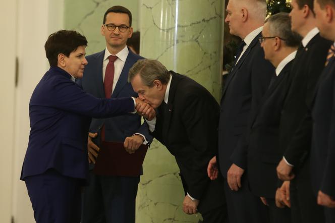 SZYDŁO DAŁA SWOIM MINISTROM  PO 38 TYS. 