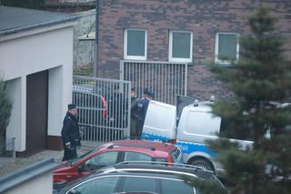 Brutalne morderstwo w Mławie. Odciął swojej siostrze głowę dwoma nożami. Jej ciało znalazły malutkie dzieci