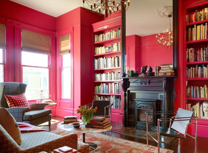 Różowy kolor ścian: hitem kolorystycznym sezonu. Jak dobrać odcień do wnętrza.