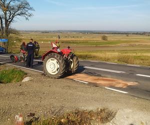 Samoklęski. Zderzenie fiata z ciągnikiem rolniczym [GALERIA]	