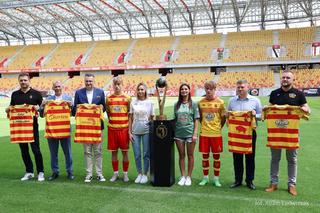 Jagiellonia Białystok zaprezentowała stroje na sezon 2024/25