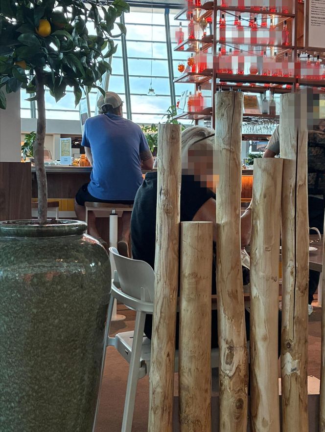 Daniel Martyniuk na lotnisku