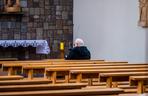 Lech Wałęsa w pustym kościele. Nie boi się koronawirusa