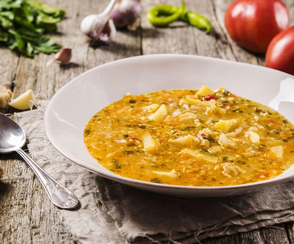 Zdrowy i sycący, idealny na wiosenny detoks. Krupnik z kaszą jaglaną urzeka smakiem