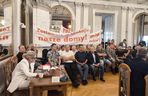 Protest mieszkańców sprzeciwiających się budowie wschodniej obwodnicy Tarnowa na granicy z Wolą Rzędzińską