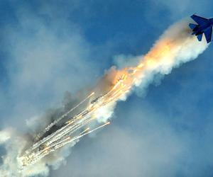 Rosyjski myśliwiec Su-27 wystrzelił pocisk w stronę brytyjskiego samolotu zwiadowczego 