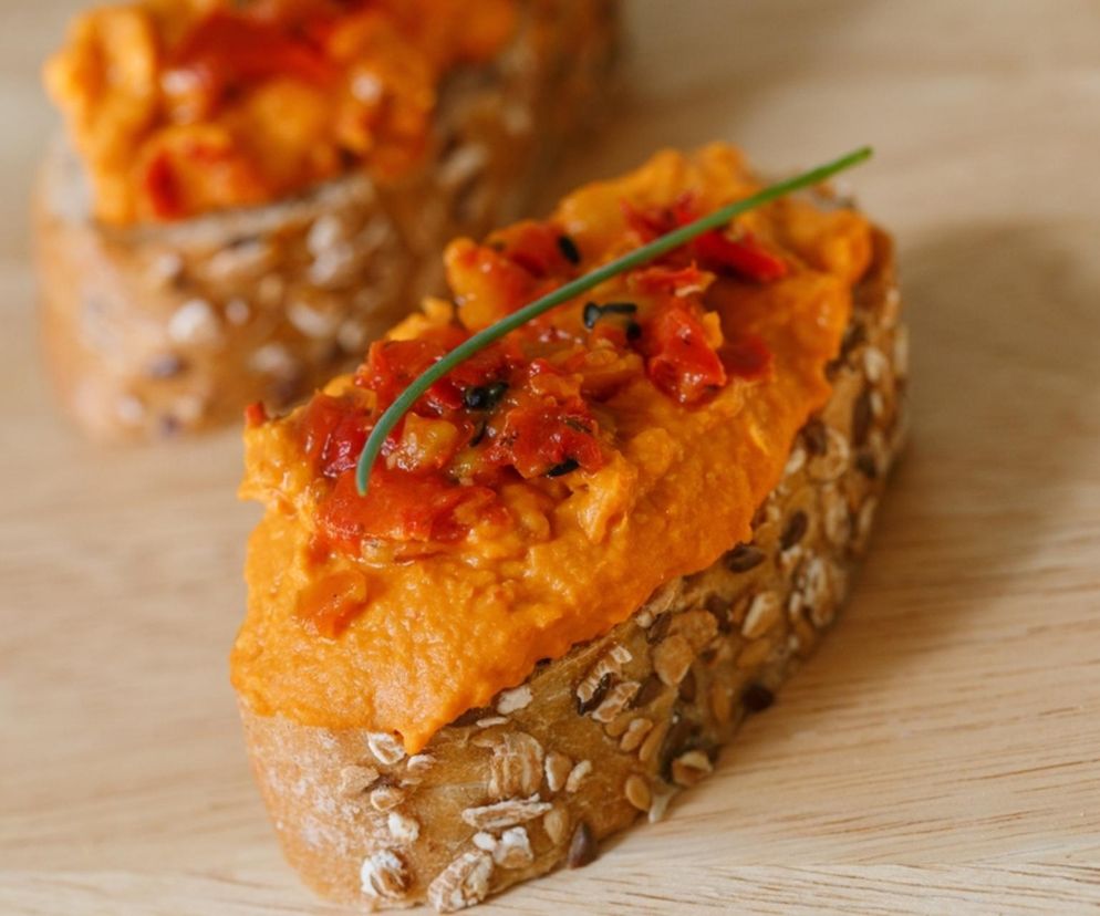 Ta pasta smakuje jak wakacje we Włoszech. Idealna nie tylko do kanapek