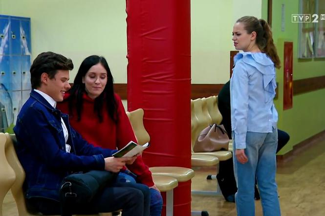 Barwy szczęścia, odc. 2056. Magda (Natalia Sierzputowska), Kacper (Jakub Szlachetka), Oliwka (Wiktoria Gąsiewska)