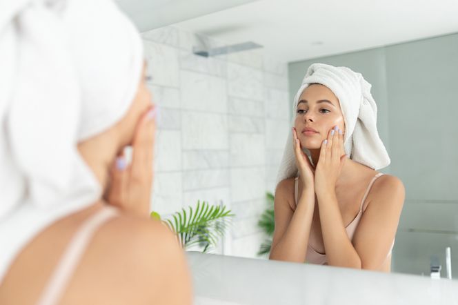 Ile kremu powinno się nakładać na twarz? Odpowiedź dermatolożki może zaskoczyć