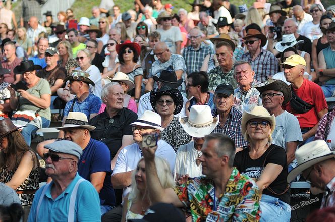 Piknik Country i Folk 2025. Tysiące fanów muzyki przyjechały do Mrągowa na kultowy festiwal