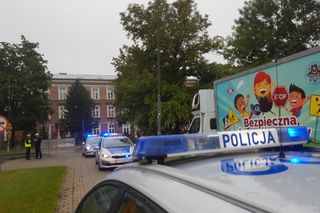 Zwalniam przed szkołą: Policja zadba o bezpieczeństwo dzieci i młodzieży w Małopolsce