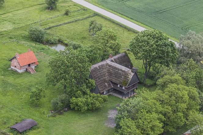 W Chrystkowie jest wyjątkowa chata mennonicka. Zbudowano w 1770 roku, to unikalny przykład architektury olęderskiej