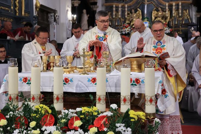 Nowy biskup diecezji łowickiej. W uroczystości wzięło udział wielu gości