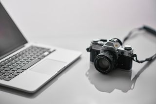 Tych rzeczy nigdy nie zostawiaj w aucie podczas upałów 