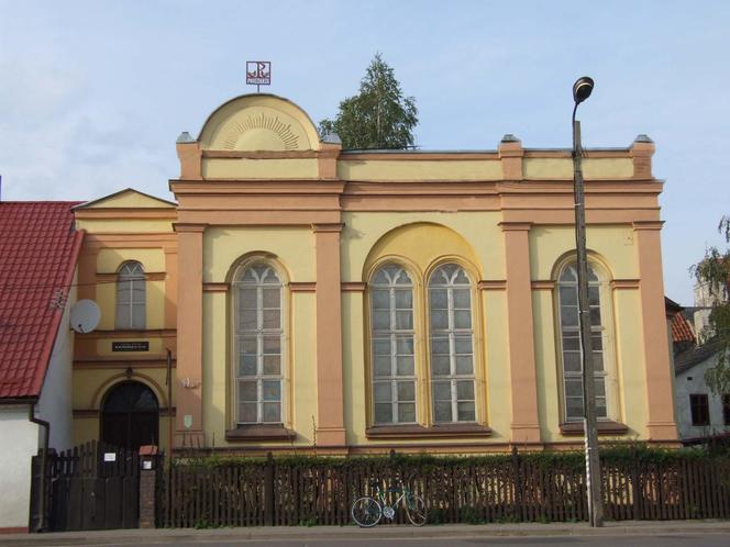   Niezwykle cenne odkrycie w dawnej synagodze w Barczewie. Na deskach namalowany był napis [ZDJĘCIA]