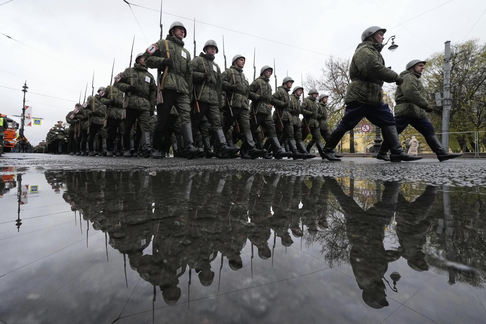 Zełenski i rosyjska armia przy granicy z Ukrainą 