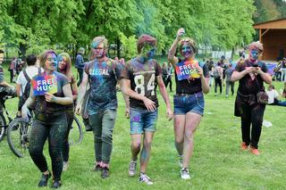 Lublin „wybuchł” kolorami. Holi Festival nad Zalewem Zemborzyckim