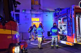 Dym i ogień w domu opieki. Uratowali kilkadziesiąt osób, jednej nie zdążyli