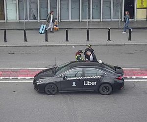 Kiss & Ride w Poznaniu: szybki pożegnalny przystanek czy miejsce na mandat?