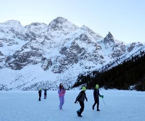 Selekcja naturalna. Internauci bezlitośni dla ludzi, którzy wchodzą na  na Morskie Oko w czasie odwilży