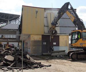 Rozbiórka trybuny na stadionie w Zabrzu