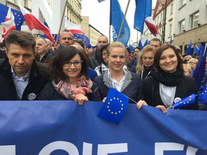 Gwiazdy i politycy na Marszu dla Europy. Kto się pojawił?