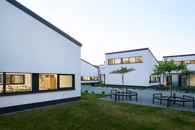 Szkoła w Rudzie Śląskiej, TKHolding