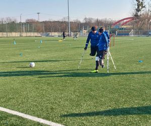 Po amputacji nic sie nie kończy. Trenują w drużynie Amp Futbolu Zawiszy Bydgoszcz. Są jedną nogą w finale