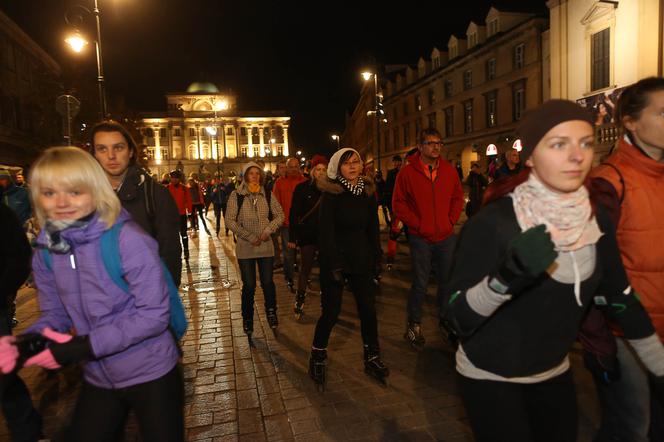 Nightskating. Warszawa na rolkach [Zdjęcia]