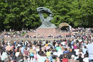 Kiedy start Koncertów Chopinowskich w Łazienkach Królewskich? Szykuj koc, znamy datę!