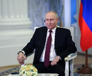 Co się dzieje z twarzą Putina?! Kości policzkowe się rozchodzą. Szokujący widok