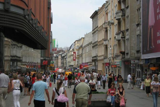Poznań: Ulica Półwiejska nareszcie czysta!