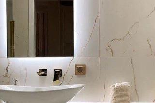 Tak mieszka Dawid Kwiatkowski. Wnętrze apartamentu zaprojektował sławny projektant