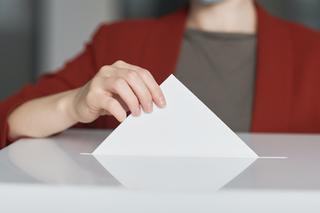 Druga tura wyborów samorządowych 2024. Kiedy będą wyniki? Do której można głosować?