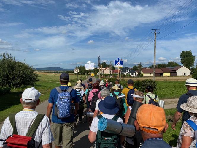 Pielgrzymi z Lublina w drodze na Święty Krzyż