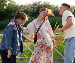 M jak miłość odc. 1892. Janek Winiar (Jakub Sirko), Majka (Matylda Giegżno), Matylda (Klementyna Lamort)