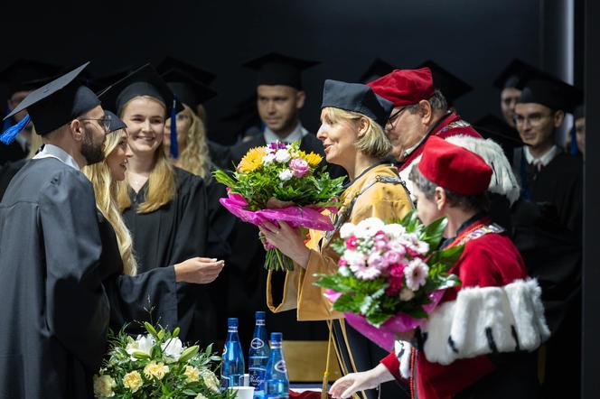 Mamy 115 nowych lekarzy na Podkarpaciu. Dyplomatorium na Uniwersytecie Rzeszowskim [FOTO]