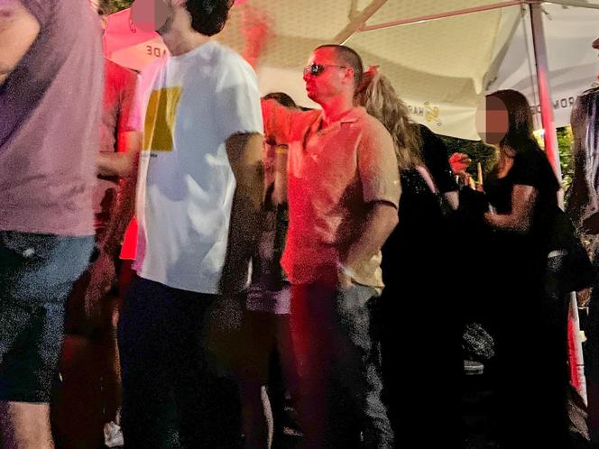 Hakiel bawi się, a nie pije