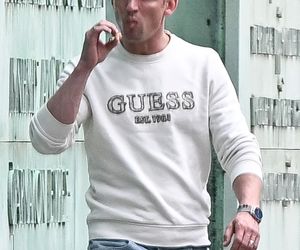 Filip Gurłacz na spacerze z żoną i synem. Nie zwalczył nałogu 