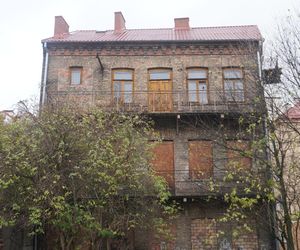 Opuszczona zabytkowa kamienica przy ul. Sienkiewicza w Białymstoku