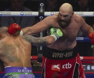 Gest Tysona Fury’ego po zakończeniu walki mówi wszystko. Klasy nie kupisz! Zrobił to, gdy przemawiał Ołeksandr Usyk