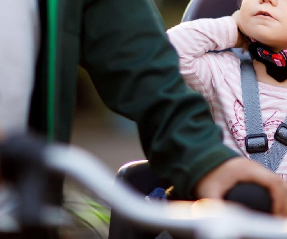 Pijany tatuś wsiadł z 3-latką na rower, rozegrał się dramat. Co z dzieckiem?