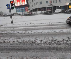 Atak zimy w Białymstoku. Fatalne warunki w mieście i Podlaskiem [ZDJĘCIA]