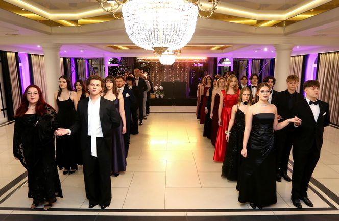 Elegancka studniówka maturzystów z I LO w Rybniku. Ten bal zapamiętają na długo