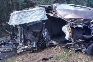 Śmiertelny wypadek pod Łaskiem! 20-latek zginął w zmiażdżonej kii [ZDJĘCIA]